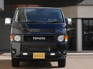 ハイエースバン新車アウトレットディーゼル4WD　丸目カスタム　ネオクラシック