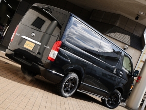ハイエースバン新車アウトレットディーゼル4WD　丸目カスタム　ネオクラシック