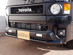 ハイエースバン新車アウトレットディーゼル4WD　丸目カスタム　ネオクラシック