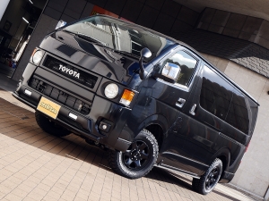 ハイエースバン新車アウトレットディーゼル4WD　丸目カスタム　ネオクラシック
