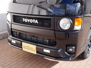ハイエースバン新車アウトレットディーゼル4WD　丸目カスタム　ネオクラシック