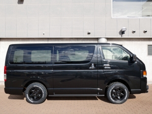 ハイエースバン新車アウトレットディーゼル4WD　丸目カスタム　ネオクラシック