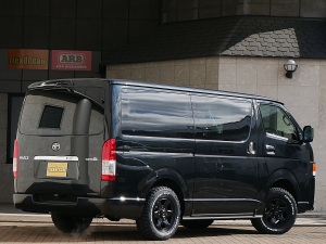 ハイエースバン新車アウトレットディーゼル4WD　丸目カスタム　ネオクラシック