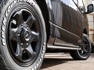 ハイエースバン新車アウトレットディーゼル4WD　丸目カスタム　ネオクラシック