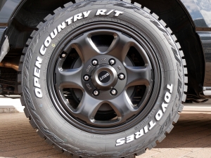 ハイエースバン新車アウトレットディーゼル4WD　丸目カスタム　ネオクラシック