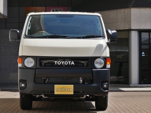 ハイエースバン新車アウトレットディーゼル4WD　丸目カスタム　ネオクラシック