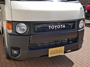 ハイエースバン新車アウトレットディーゼル4WD　丸目カスタム　ネオクラシック