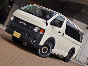 ハイエースバン新車アウトレットディーゼル4WD　丸目カスタム　ネオクラシック