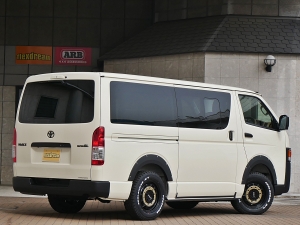 ハイエースバン新車アウトレットディーゼル4WD　丸目カスタム　ネオクラシック