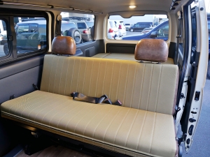 ハイエースバン新車アウトレットディーゼル4WD　丸目カスタム　ネオクラシック