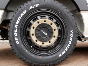 ハイエースバン新車アウトレットディーゼル4WD　丸目カスタム　ネオクラシック