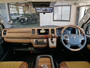 ハイエースバン新車アウトレットディーゼル4WD　丸目カスタム　ネオクラシック