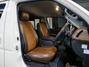 ハイエースバンディーゼル4WD　丸目カスタム　ネオクラシック