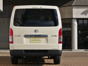ハイエースバンディーゼル4WD　丸目カスタム　ネオクラシック