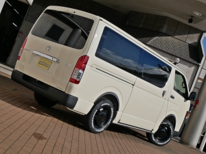 ハイエースバンディーゼル4WD　丸目カスタム　ネオクラシック