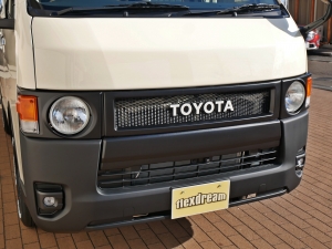 ハイエースバンディーゼル4WD　丸目カスタム　ネオクラシック