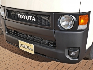 ハイエースバンディーゼル4WD　丸目カスタム　ネオクラシック