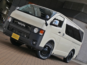 ハイエースバンディーゼル4WD　丸目カスタム　ネオクラシック