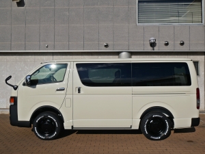 ハイエースバンディーゼル4WD　丸目カスタム　ネオクラシック