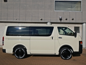 ハイエースバンディーゼル4WD　丸目カスタム　ネオクラシック