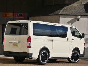 ハイエースバンディーゼル4WD　丸目カスタム　ネオクラシック