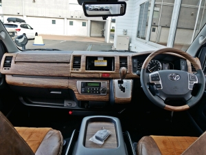 ハイエースバンディーゼル4WD　丸目カスタム　ネオクラシック