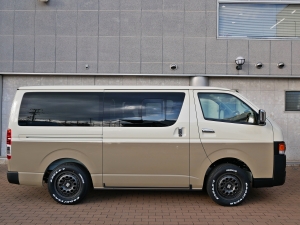 ハイエースバンディーゼル4WD　丸目カスタム　ネオクラシック