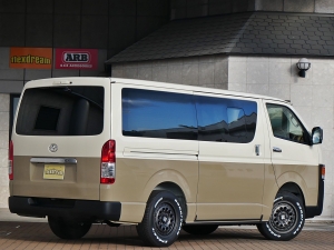 ハイエースバンディーゼル4WD　丸目カスタム　ネオクラシック