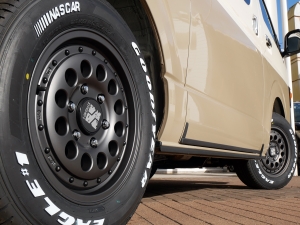 ハイエースバンディーゼル4WD　丸目カスタム　ネオクラシック