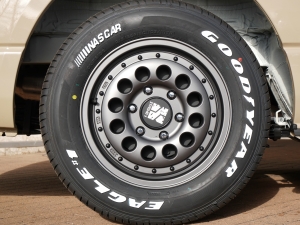 ハイエースバンディーゼル4WD　丸目カスタム　ネオクラシック