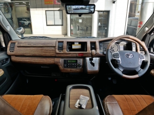 ハイエースバンディーゼル4WD　丸目カスタム　ネオクラシック
