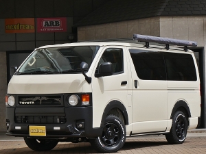 ハイエースバン新車アウトレットディーゼル4WD　丸目カスタム　ネオクラシック