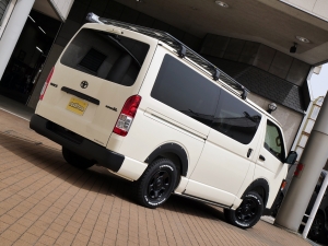 ハイエースバン新車アウトレットディーゼル4WD　丸目カスタム　ネオクラシック