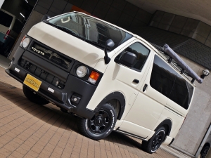 ハイエースバン新車アウトレットディーゼル4WD　丸目カスタム　ネオクラシック
