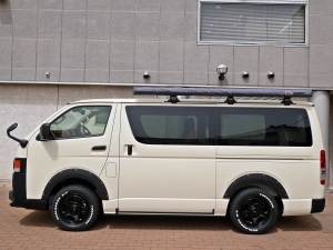 ハイエースバン新車アウトレットディーゼル4WD　丸目カスタム　ネオクラシック