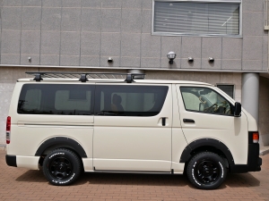 ハイエースバン新車アウトレットディーゼル4WD　丸目カスタム　ネオクラシック