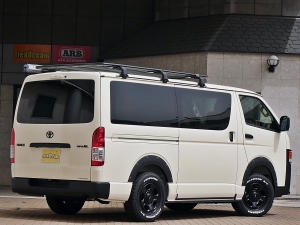 ハイエースバン新車アウトレットディーゼル4WD　丸目カスタム　ネオクラシック