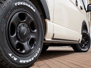 ハイエースバン新車アウトレットディーゼル4WD　丸目カスタム　ネオクラシック