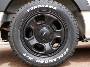 ハイエースバン新車アウトレットディーゼル4WD　丸目カスタム　ネオクラシック