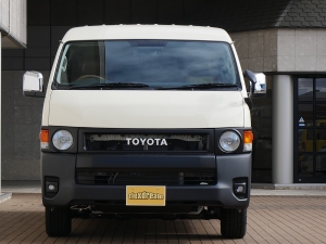 ハイエースバン特設カラーライトイエロー　安全装備付き