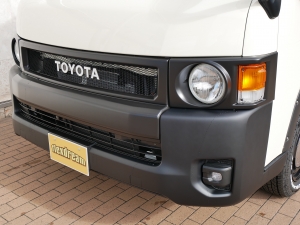 ハイエースバン特設カラーライトイエロー　安全装備付き