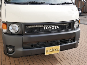 ハイエースバン特設カラーライトイエロー　安全装備付き