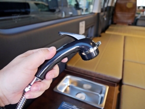 ハイエースバン特設カラーライトイエロー　安全装備付き
