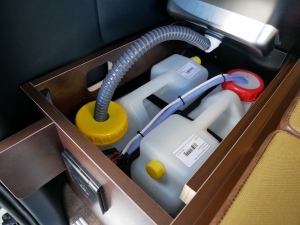 ハイエースバン特設カラーライトイエロー　安全装備付き
