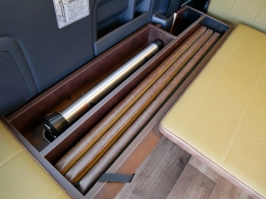 ハイエースバン特設カラーライトイエロー　安全装備付き