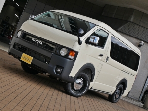 ハイエースバン特設カラーライトイエロー　安全装備付き