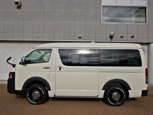 ハイエースバン特設カラーライトイエロー　安全装備付き