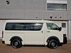 ハイエースバン特設カラーライトイエロー　安全装備付き