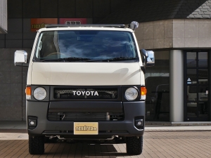 ハイエースバンディーゼル4WD　丸目カスタム　ネオクラシック