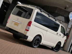 ハイエースバンディーゼル4WD　丸目カスタム　ネオクラシック